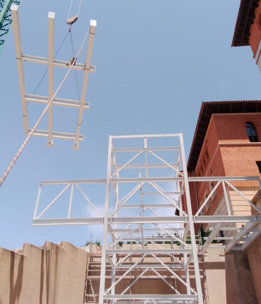 Imagen de WhatsApp 2025 07 21 a las 10.00.26 d0c5ca7d e1753251305799 880x1024 - Ascensor Casco Viejo teruel