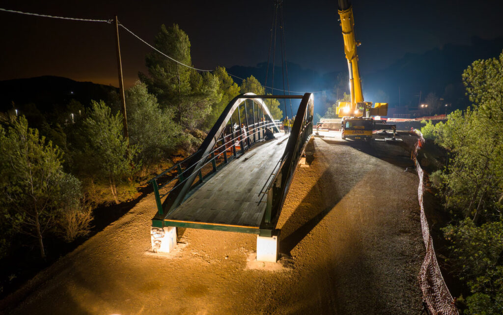 pasarela metalica para via ojos negros 1024x641 - Pasarela Vía Ojos Negros