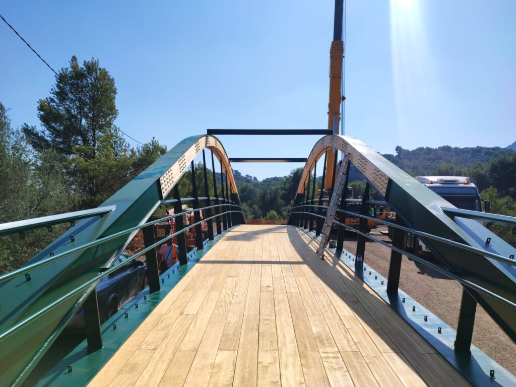 pasarela puente via ojos negros 1024x768 - Pasarela Vía Ojos Negros