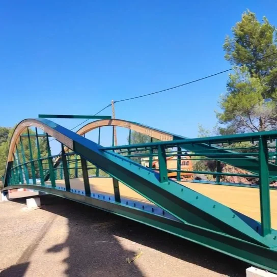 ACOPLE 2010, S.L.
Construcci&oacute;n met&aacute;lica | Pintura industrial | Soluciones a medida

Nuestros servicios
Acople 2010 ofrece servicios especializados en:
&bull;	Estructuras met&aacute;licas: Naves industriales, edificios, puentes y pasarelas.
&bull;	Calderer&iacute;a pesada: Fabricaci&oacute;n de piezas industriales de gran tama&ntilde;o y precisi&oacute;n.
&bull;	Cubiertas y cerramientos met&aacute;licos: Adaptados a cualquier tipo de proyecto.
&bull;	Pintura industrial:
o	Pintura en polvo al horno
o	Pintura l&iacute;quida
o	Pintura electroest&aacute;tica
&bull;	Chorreado abrasivo: Preparaci&oacute;n de superficies met&aacute;licas para un acabado perfecto