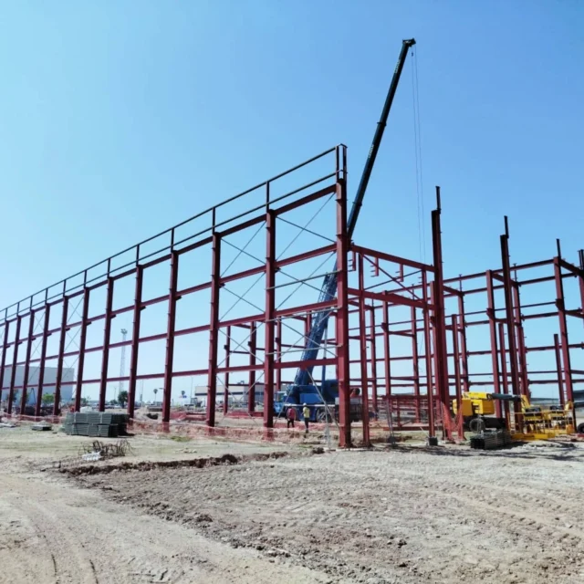 ESTRUCTURA MET&Aacute;LICA EN ACCI&Oacute;N

As&iacute; avanzan nuestros proyectos en Acople 2010:
precisi&oacute;n, fuerza y experiencia unidas en cada pilar.

🔩 Montaje de estructura met&aacute;lica para nave industrial, un trabajo que refleja m&aacute;s de 30 a&ntilde;os de experiencia en construcci&oacute;n met&aacute;lica y soluciones industriales a medida.

✔️ Fabricaci&oacute;n propia
✔️ Montaje especializado
✔️ Grandes estructuras
✔️ Calidad y compromiso en cada proyecto

📍 Castell&oacute;n | 🌍 Proyectos nacionales e internacionales

  Acople 2010
Construimos estructuras que perduran.

#Acople2010 #Construcci&oacute;nMet&aacute;lica
#EstructurasMet&aacute;licas #NavesIndustriales
#Industria #Metal #Ingenier&iacute;a
#ProyectoEnEjecuci&oacute;n #ObraIndustrial